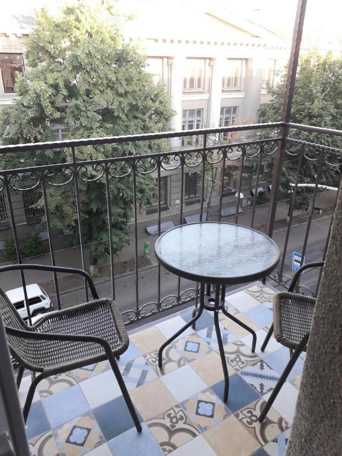 2 Bdr Apartment Near Gorky Park, Center คาร์คิฟ ภายนอก รูปภาพ