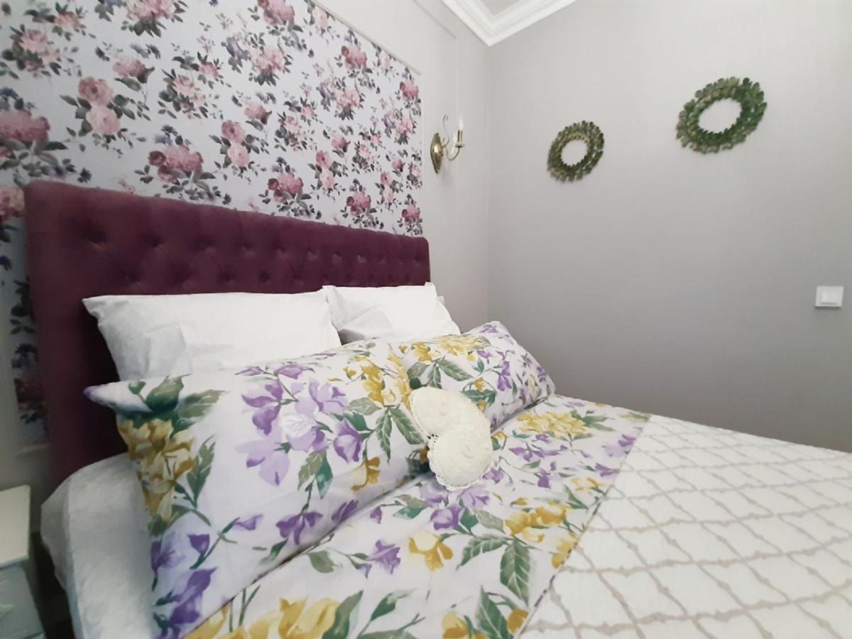 2 Bdr Apartment Near Gorky Park, Center คาร์คิฟ ภายนอก รูปภาพ
