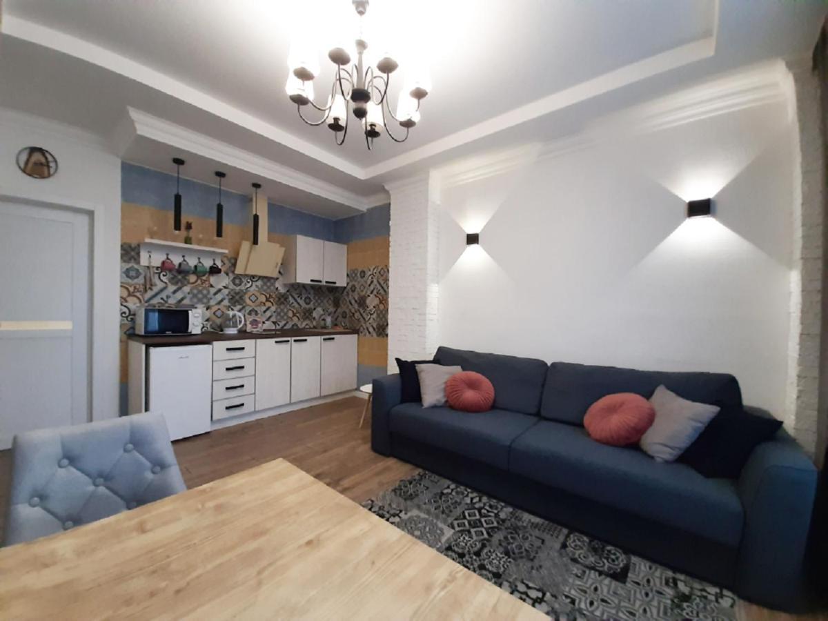 2 Bdr Apartment Near Gorky Park, Center คาร์คิฟ ภายนอก รูปภาพ