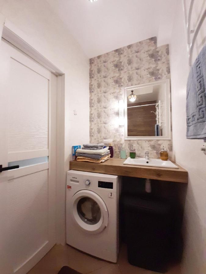 2 Bdr Apartment Near Gorky Park, Center คาร์คิฟ ภายนอก รูปภาพ