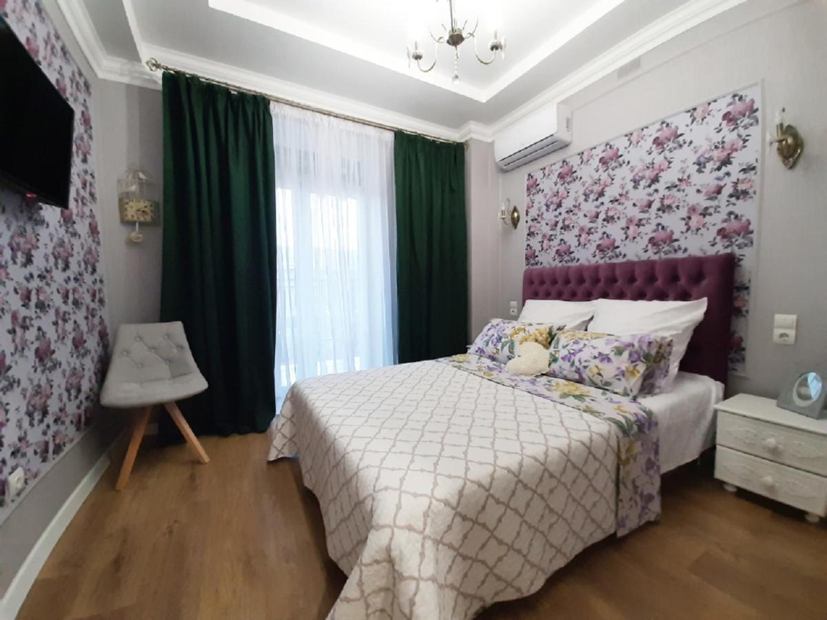 2 Bdr Apartment Near Gorky Park, Center คาร์คิฟ ภายนอก รูปภาพ
