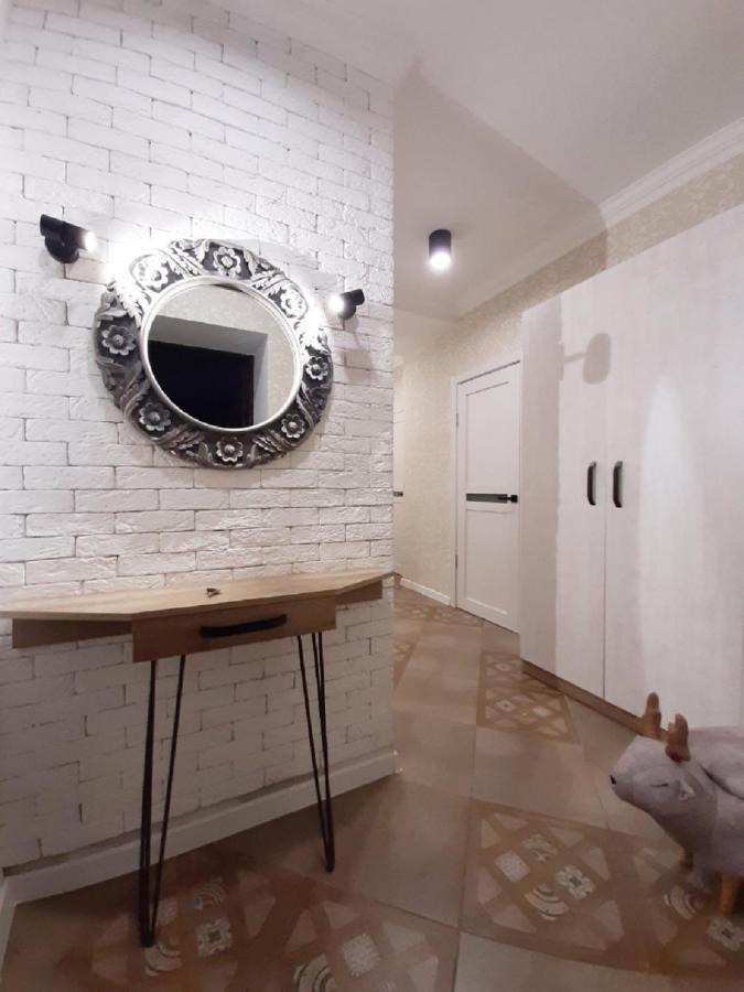 2 Bdr Apartment Near Gorky Park, Center คาร์คิฟ ภายนอก รูปภาพ
