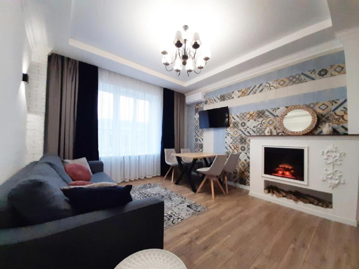 2 Bdr Apartment Near Gorky Park, Center คาร์คิฟ ภายนอก รูปภาพ
