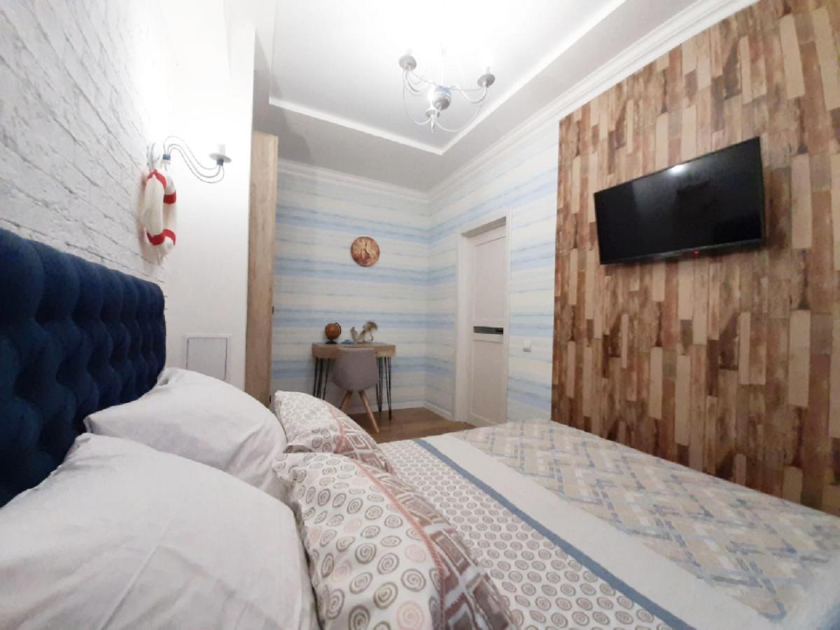 2 Bdr Apartment Near Gorky Park, Center คาร์คิฟ ภายนอก รูปภาพ