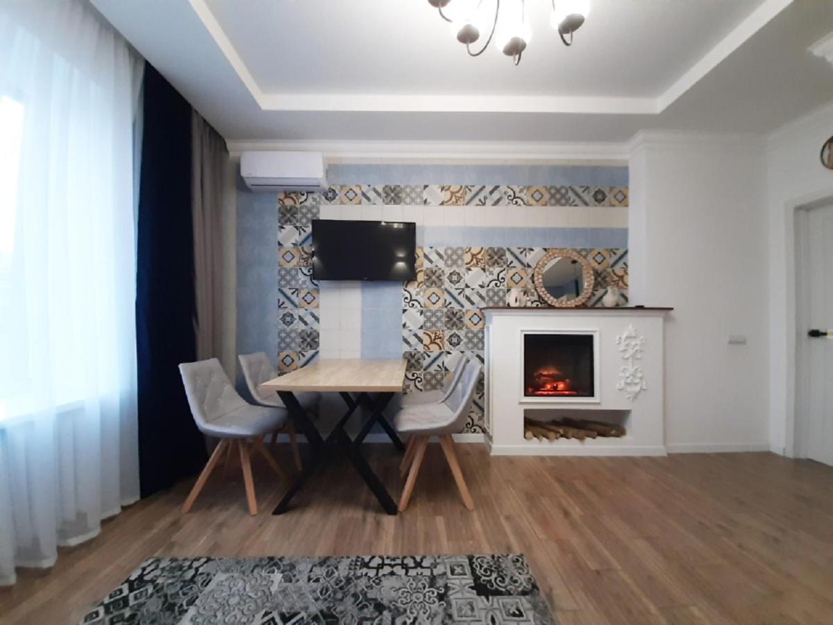 2 Bdr Apartment Near Gorky Park, Center คาร์คิฟ ภายนอก รูปภาพ